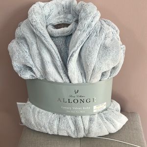 Women’s robe (very soft) (one size)